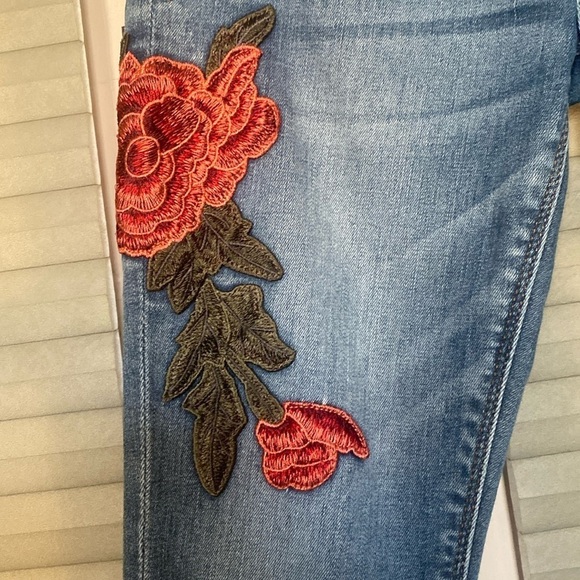 Express Jeans Roses Embroidered on the side, Ankle, Mid Rise and lace top. - Picture 2 of 5
